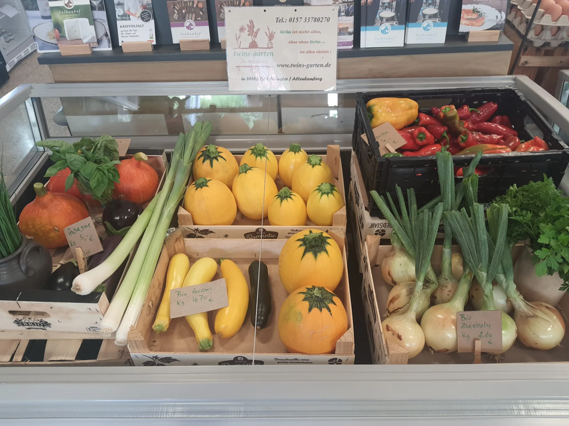 Frisches Twins Garten Gem&uuml;se im Verkauftresen